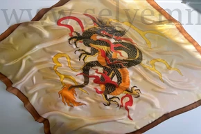 Kép 2/2 - Kiyoko selyemkendő (90x90 cm)