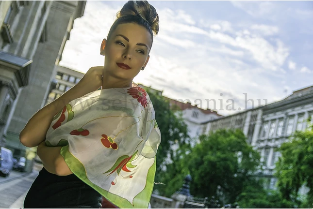 Hungarian Harmony, Boróka selyemkendő (74x74 cm)